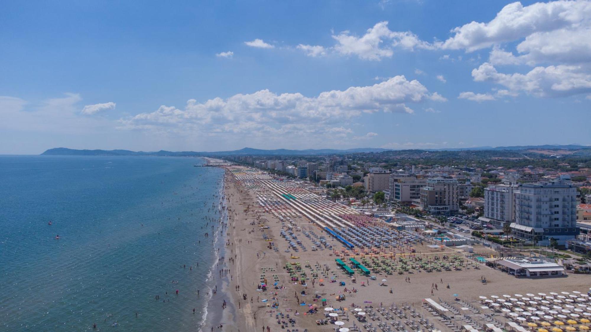 Hotel San Marino Riccione Bagian luar foto